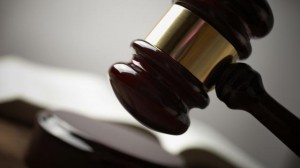 rechter-doet-uitspraak-in-eerste-digitale-rechtzaak